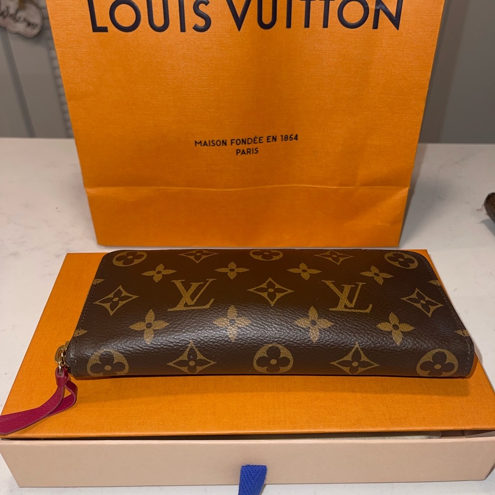 Louis Vuitton CLÉMENCE WALLET in Fuchsia serial number: C14179